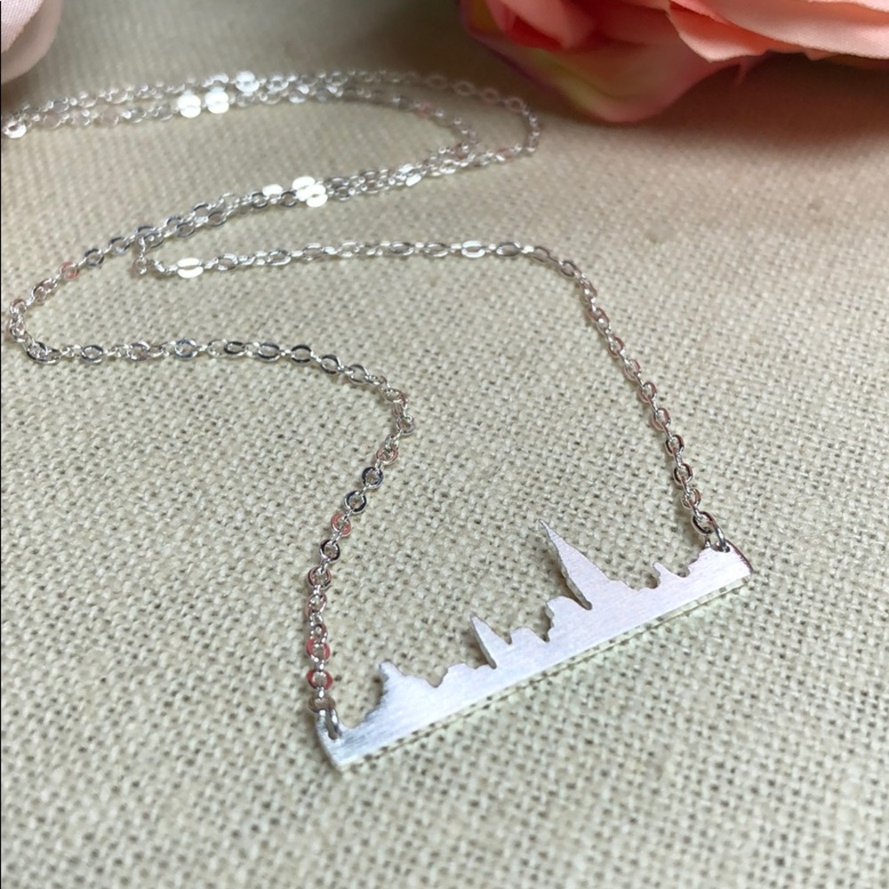 Dainty NYC New York Skyline Silver Necklace - Picture 4 of 6